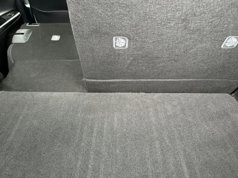 Certified 2022 Toyota Venza LE image 15