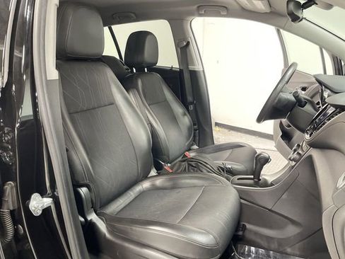Used 2020 Chevrolet Trax LT w/ LT Convenience Package image 27