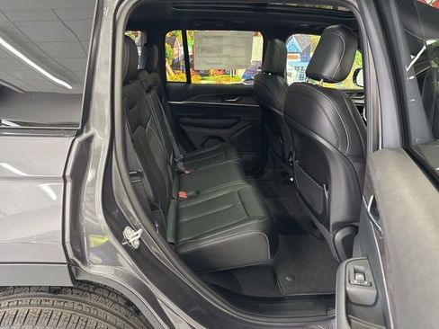 New 2025 Jeep Grand Cherokee Limited AWD/4WD image 50