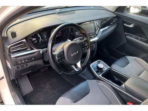 Used 2022 Kia Niro EX image 14