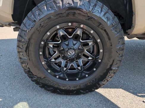 Used 2017 Toyota Tacoma SR5 w/ Tow Package AWD/4WD image 30