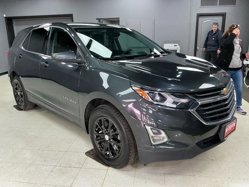 Used 2020 Chevrolet Equinox LT image 2