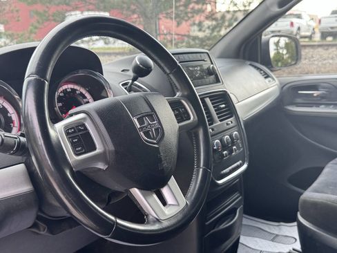 Used 2015 Dodge Grand Caravan SE w/ Quick Order Package 29E SE image 10
