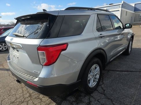 Used 2021 Ford Explorer XLT w/ Equipment Group 202A image 5