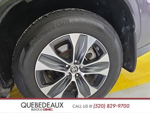 Used 2021 Toyota Highlander XLE image 11