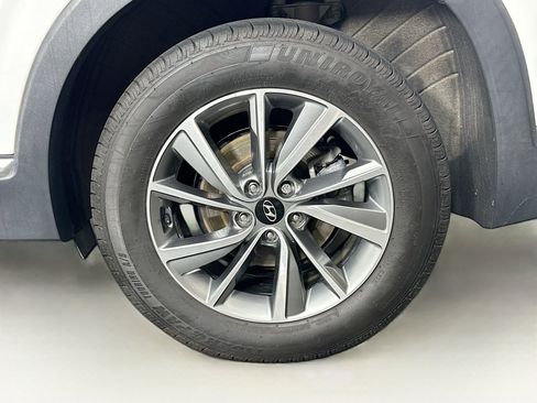 Used 2019 Hyundai Santa Fe SEL FWD image 11