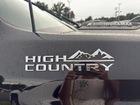 Used 2022 Chevrolet Silverado 2500 High Country w/ Technology Package AWD/4WD image 23