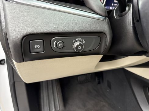 Used 2020 Buick Enclave Essence FWD image 18