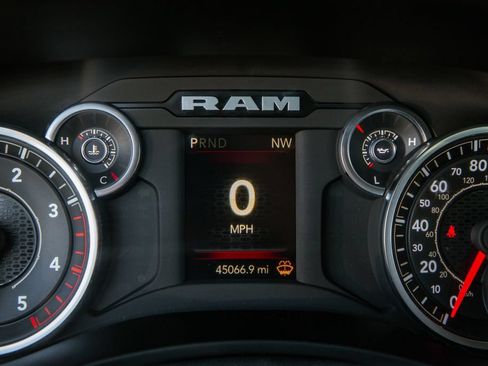 Used 2024 RAM 2500 Big Horn AWD/4WD image 17