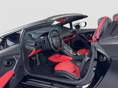 Used 2023 Lamborghini Huracan EVO image 13