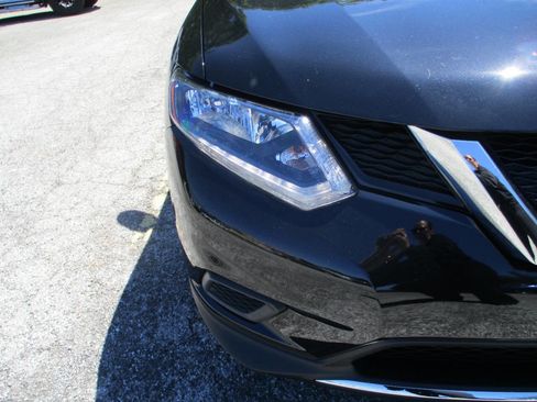 Used 2016 Nissan Rogue SV FWD image 25