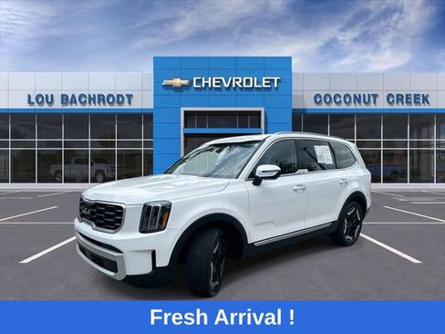 Used 2025 Kia Telluride S FWD image 4