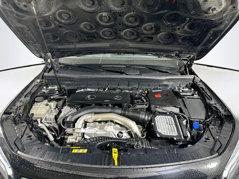 Used 2025 Mercedes-Benz GLB 250 4MATIC image 35