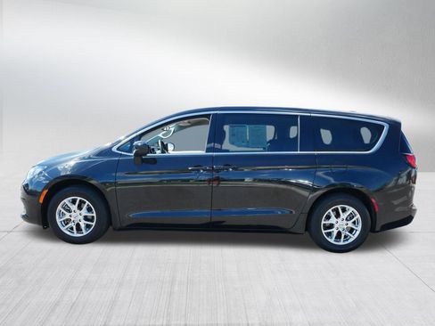 Used 2024 Chrysler Voyager LX FWD image 4