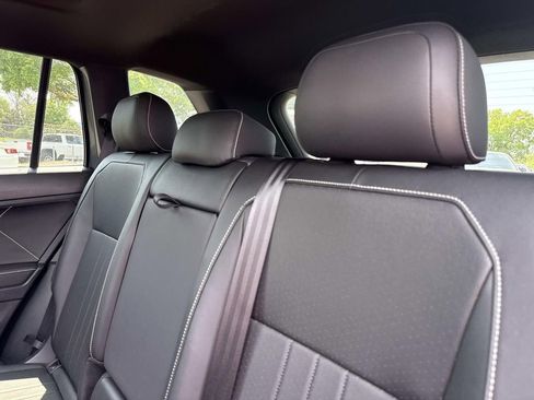 Used 2023 Volkswagen Tiguan SE R-Line image 13