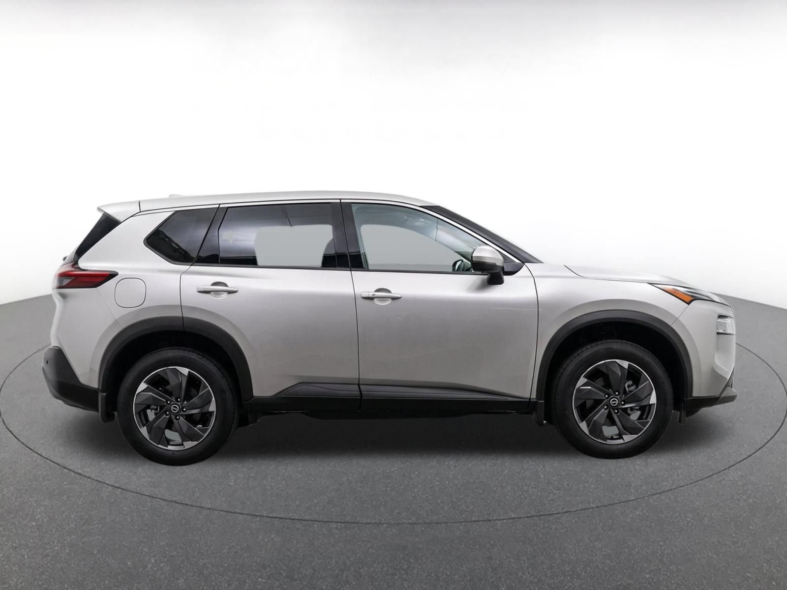 Used 2025 Nissan Rogue SV AWD/4WD image 9