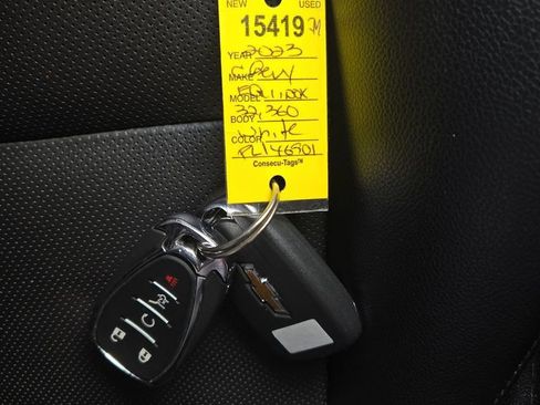Used 2023 Chevrolet Equinox Premier AWD/4WD image 40