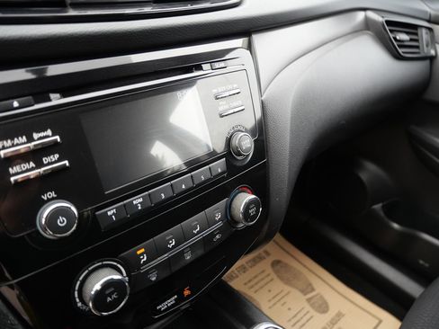 Used 2018 Nissan Rogue Sport S image 13