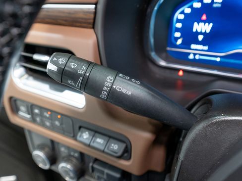 Used 2024 Chevrolet Suburban High Country image 27