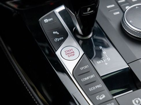 Certified 2025 BMW X4 xDrive30i image 22