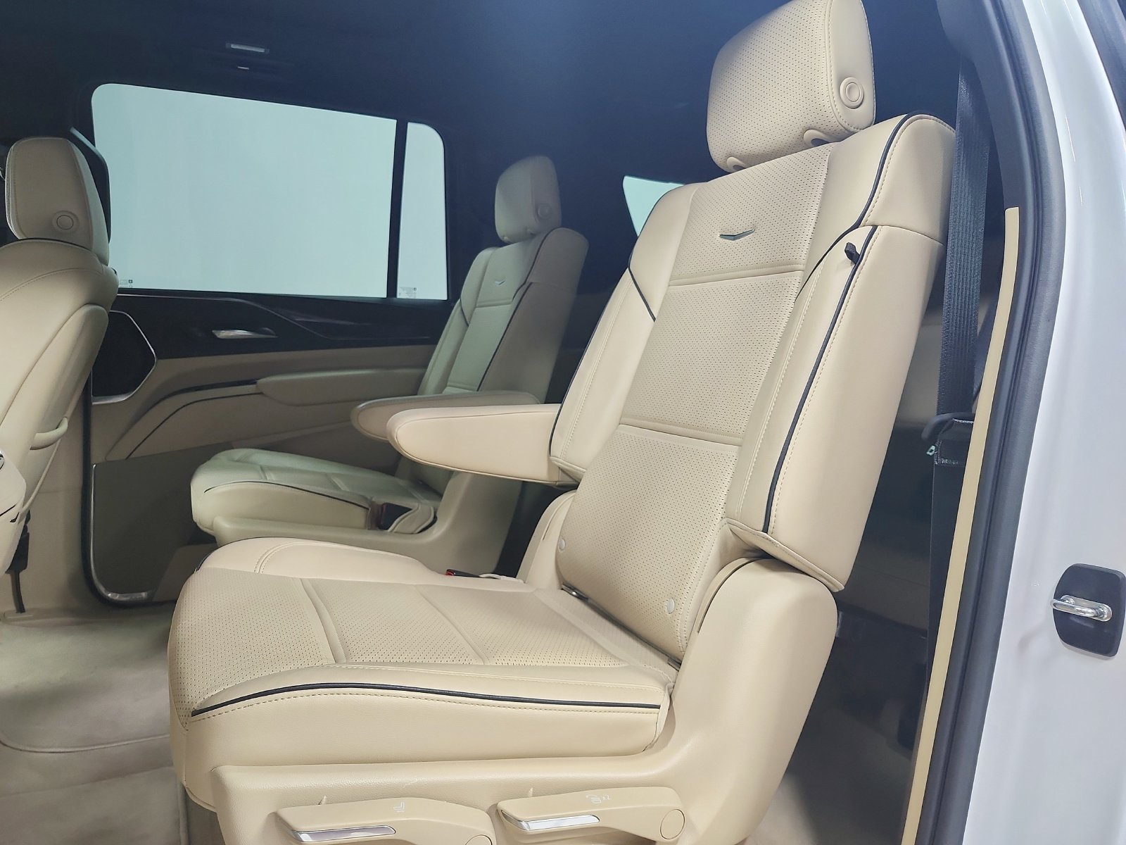 Used 2021 Cadillac Escalade ESV Premium Luxury AWD/4WD image 38