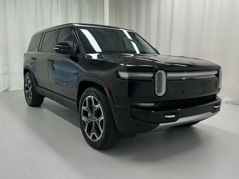 Used 2025 Rivian R1S Adventure AWD/4WD image 2