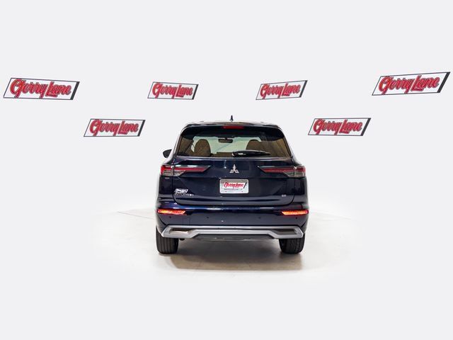 Used 2025 Mitsubishi Outlander SE FWD image 5