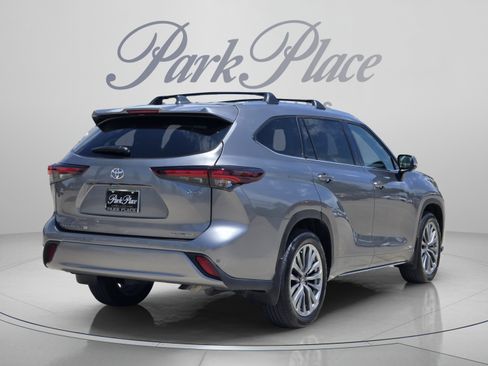 Used 2025 Toyota Highlander Limited AWD/4WD image 5
