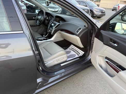 Used 2017 Acura TLX FWD image 11