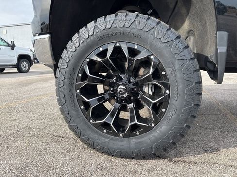 Used 2025 Chevrolet Silverado 1500 LT image 12