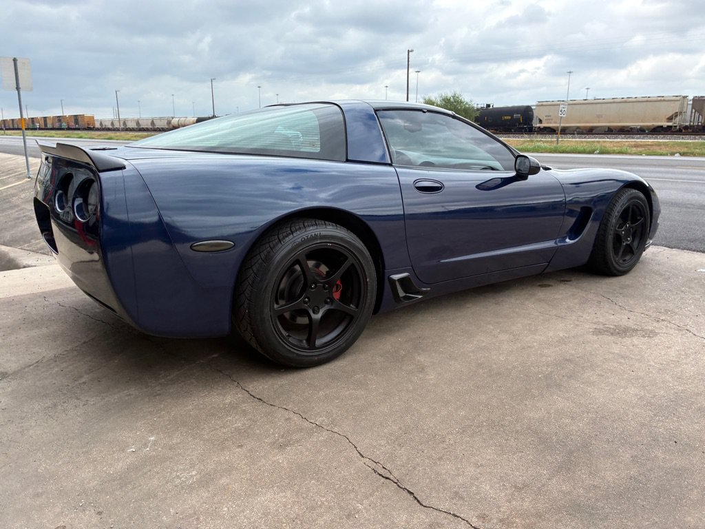 Used 2004 Chevrolet Corvette Coupe w/ Preferred Equipment Group RWD image 7