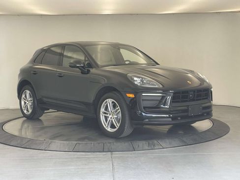 Certified 2023 Porsche Macan AWD/4WD image 9