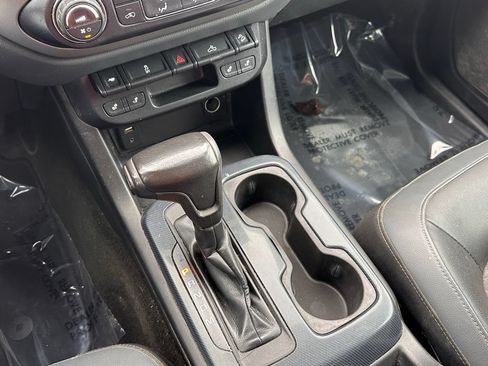 Used 2015 Chevrolet Colorado Z71 AWD/4WD image 37