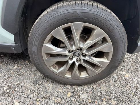 Used 2019 Toyota RAV4 XLE Premium AWD/4WD image 7