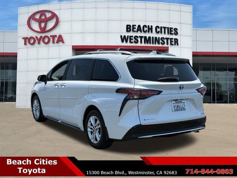 Certified 2025 Toyota Sienna Limited AWD/4WD image 8