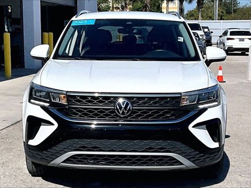 Certified 2023 Volkswagen Taos SE image 10