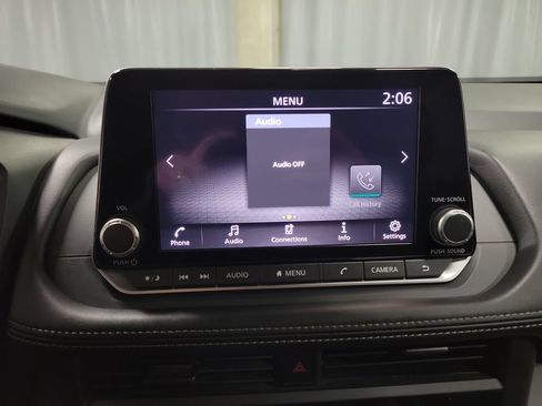 Used 2024 Nissan Rogue S FWD image 16