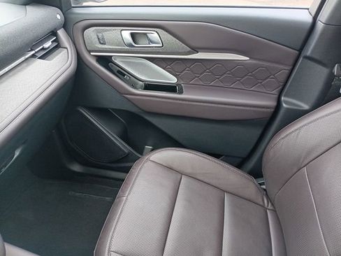Used 2025 Ford Explorer Platinum w/ LUX Leather Package AWD/4WD image 12