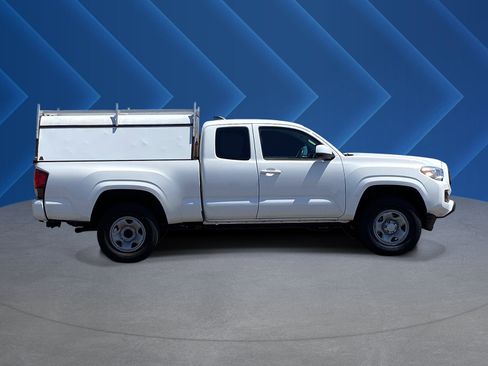 Used 2021 Toyota Tacoma SR RWD image 2