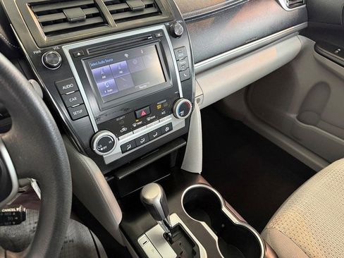 Used 2014 Toyota Camry LE image 23