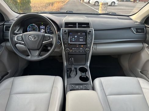 Certified 2017 Toyota Camry XLE image 30