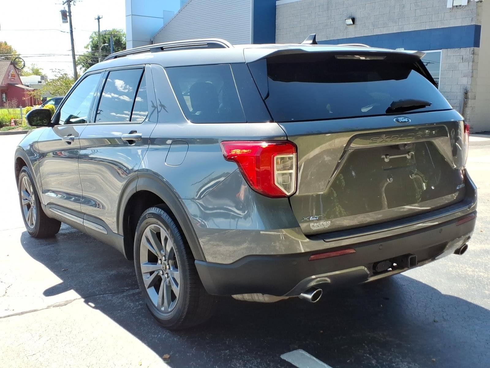 Certified 2023 Ford Explorer XLT w/ Equipment Group 202A AWD/4WD image 6