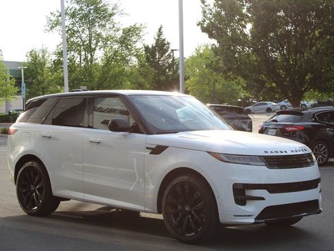 Used 2025 Land Rover Range Rover Sport Dynamic SE AWD/4WD image 6