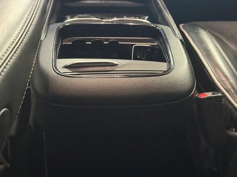 Used 2022 Chrysler Pacifica Limited w/ Uconnect Theater Family Group FWD image 17