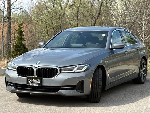 Certified 2023 BMW 530i xDrive w/ Premium Package AWD/4WD image 3
