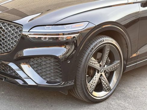 Used 2024 Genesis GV70 3.5T Sport w/ Sport Advanced Package AWD/4WD image 8