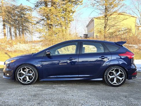 Used 2017 Ford Focus ST image 3