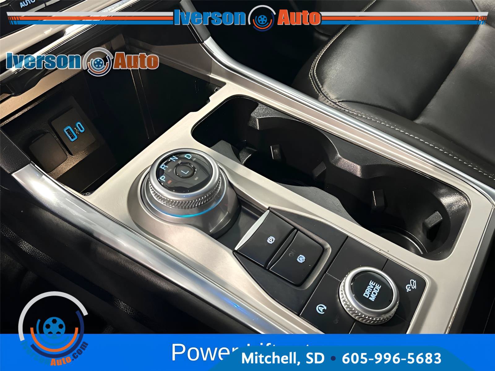 Used 2024 Ford Explorer XLT w/ Equipment Group 202A AWD/4WD image 22