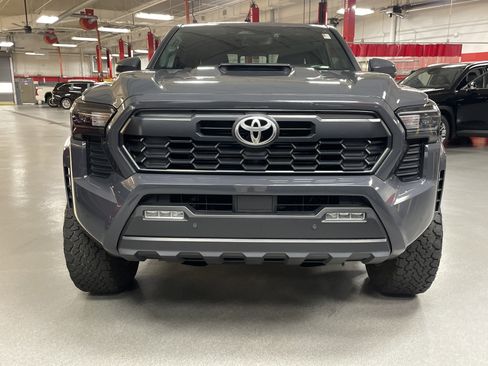 Used 2024 Toyota Tacoma TRD Sport w/ TRD Sport Upgrade Package image 3