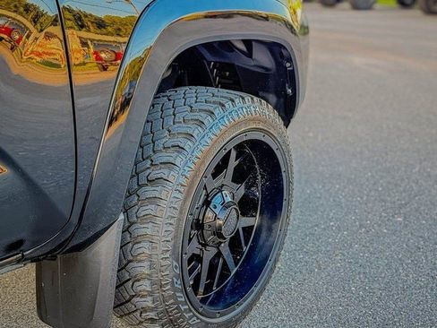 Used 2023 Toyota Tacoma TRD Sport w/ Black Out Package (TMS) image 21